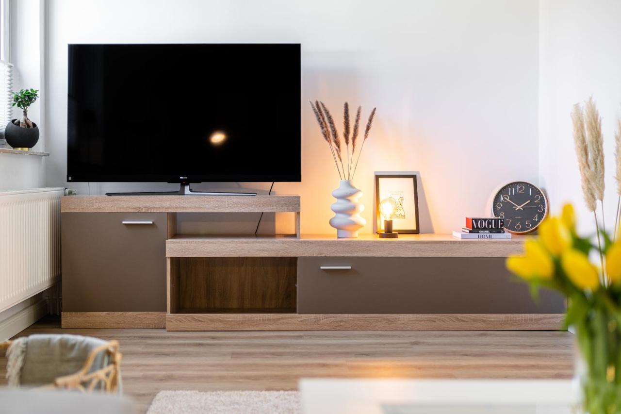 Vivid - Ideal Fuer 4 - Strandnaehe Mit 2 Terrassen - 2 Sz & Wz Varel Kültér fotó